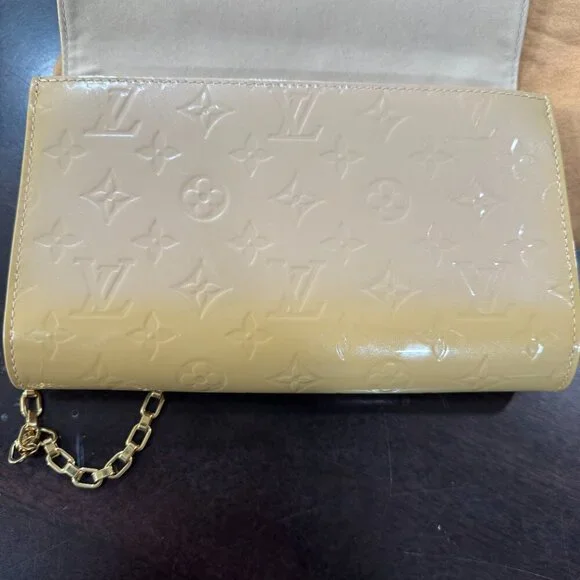 Louis Vuitton Vernis Anna Chain Clutch / Crossbody Bag (removable strap)– Beige - Picture 13 of 13